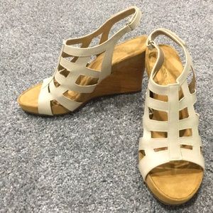 Aerosoles white and peach with wedge